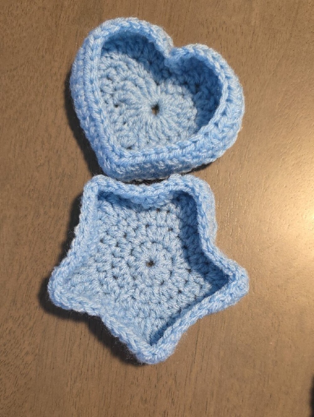 Hand Crafted Crocheted Star & Heart Trinket Dishes - Picture 4 of 13